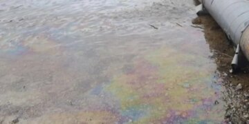 Шахедный след в Днестре: после удара РФ по Днестровской ГЭС пятно ракетного топлива движется в Молдову