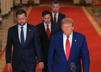 Адвокат дьявола: Хегсет принялся выгораживать Вэнса и вызвал еще большее подозрение в расколе Белого дома