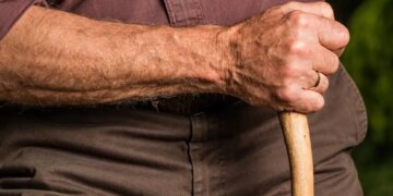 Социальные выплаты вместо пенсии: кому и сколько выплатит государство