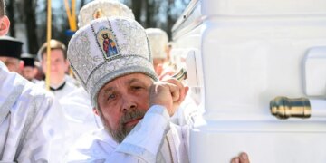 Молилися єпископи та священники з усієї України: у Володимирському соборі поховали патріарха Філарета