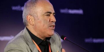 Путину стоит бояться не “черного лебедя”, а “белого медведя”: Каспаров  предрек России внезапный финал