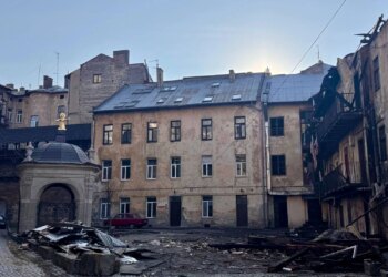 Частину атакованого рф будинку зі спадщини ЮНЕСКО у Львові визнали аварійною, мешканців відселили – мер