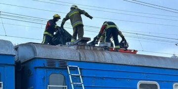 У Києві на даху потяга загинув підліток, ще двоє госпіталізовані з опіками