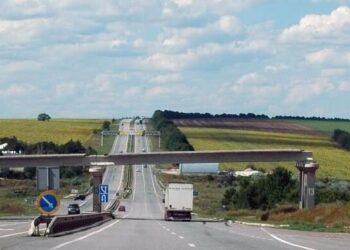 Аварія на Київщині: чоловік опинився під колесами авто на трасі