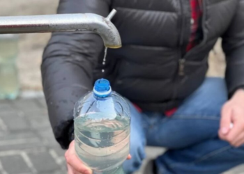 Выжить без канализации в многоэтажке: как правильно сделать запас питьевой воды в квартире