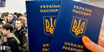 Без одного документа загранпаспорт не выдадут: важные изменения для украинцев