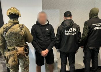 “Билет” в Румынию за 10 тысяч евро: пограничники на Буковине накрыли банду