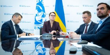 Украина рискует через два месяца остаться без денег на войну.