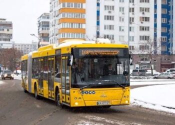 Київ на межі транспортного хаосу: трамваї і тролейбуси ще не повністю запустили