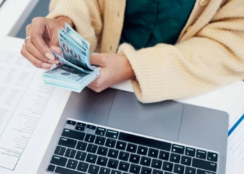 “Цепная реакция” финмониторинга: как чужие проблемы с банком могут заморозить ваш счет