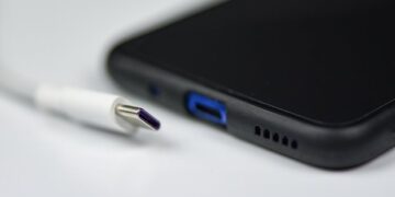 Описані приховані функції USB-порту смартфона