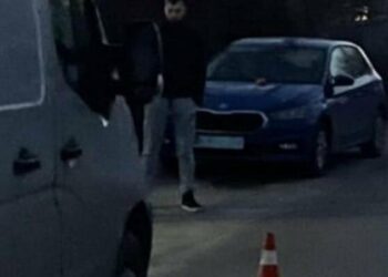 Раптово вибігла на дорогу: на Київщині авто збило 9-річну дівчинку