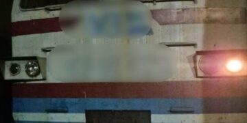 Ледь не коштувало життя: на Київщині підліток заліз на електричку та отримав сильний удар струмом