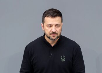 Минута молчания обязательна для всех: Зеленский подписал закон