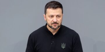 Минута молчания обязательна для всех: Зеленский подписал закон