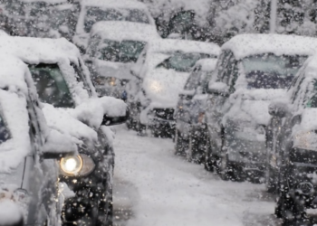 Київ у великих заторах: колони спецтехніки блокують дорожній рух, – ФОТО