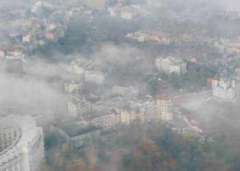 Бруд і пил у центрі Києва: сильне забруднення досягло найвищого рівня, – ФОТО