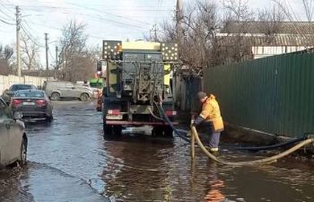 Київ під ударом водяної стихії: затоплення паралізувало рух транспорту, – ФОТО