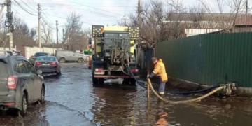 Київ під ударом водяної стихії: затоплення паралізувало рух транспорту, – ФОТО