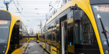 Сотні пасажирів змінять напрямки руху Києвом: обмеження і планові роботи