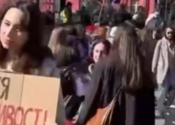 Заклики про захист: у центрі Києва зібралось близько 1000 жінок, – ФОТО