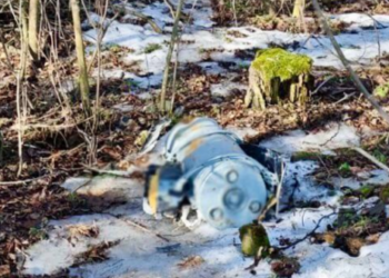 Смертельна загроза на в’їзді до Києва: поліція оточила місце події, – ФОТО