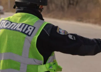 Моторошна автотроща: на Київщині виявили травмованих серед дороги