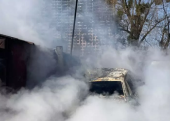 Дим охопив частину вулиці: в Києві виникла надзвичайна ситуація