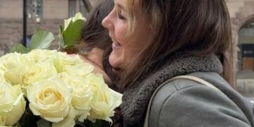 Трояндовий апокаліпсис у столиці: тисяча квітів на вулицях Києва