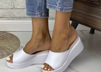 Женские шлепанцы: искусство легкости в каждом шаге