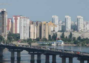 Паніка в мережі: у Києві перевірили інформацію про вибухи на лівому березі