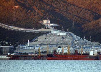 Крупнейший черноморский порт РФ работает с ограничениями после атак Украины, – Bloomberg