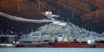 Крупнейший черноморский порт РФ работает с ограничениями после атак Украины, – Bloomberg