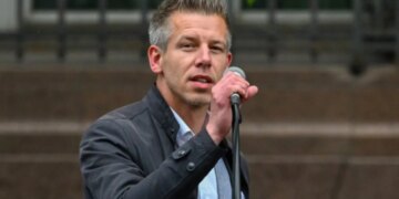 Грязные игры перед выборами: оппозиция Венгрии уличила Орбана в работе по методичкам ФСБ