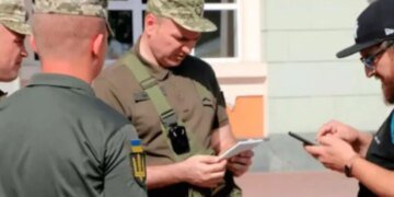 Миллион на взятках дал путевку на передовую: в Буче сотрудников ТЦК в полном составе отправили на фронт