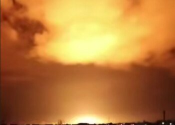 Нічна атака дронів на бази ремонту техніки окупантів у Алчевську – місцеві повідомляють про "жарево"