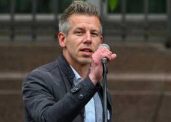 Прощай, «русский медведь»: Петер Мадьяр готовит Венгрию к обороне от восточного соседа