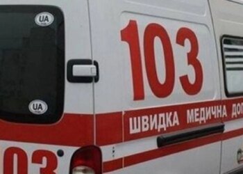 російський дрон атакував бригаду швидкої допомоги у Херсоні – поранені двоє медиків