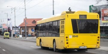 У Києві запустять додатковий транспорт до кладовищ на поминальні дні