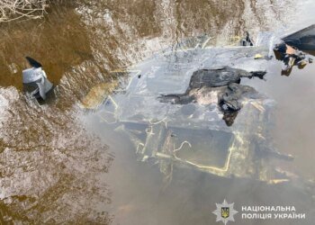 У Києві з Дніпра вилучили російський БПЛА з бойовою частиною