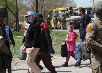 Из Варшавы в Минск “более 10 микроавтобусов ежедневно”: как украинцы возвращаются на оккупированные территории