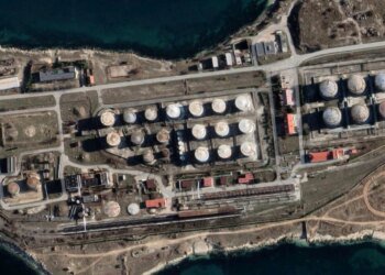 Після нічних атак горять нафтобази у краснодарському краї та біля Севастополя