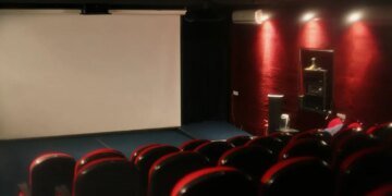 У Києві під час ЛГБТ-кінофестивалю невідомий розлив рідину із різким запахом, поліція розслідує інцидент