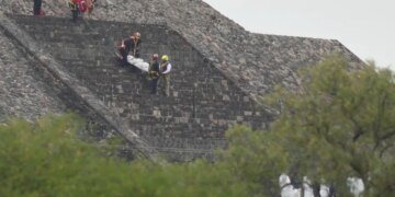 В Мексике возле пирамид вооруженный мужчина расстрелял туристов и застрелился