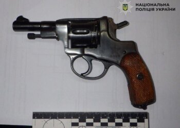 У Києві чоловік влаштував стрілянину через конфлікт на дорозі