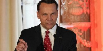 Сикорский дал прогноз, как уберут Путина