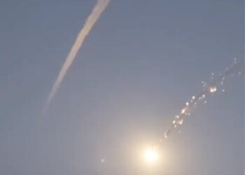 В Киеве фиксируют вражеские беспилотники и взрывы