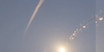 В Киеве фиксируют вражеские беспилотники и взрывы