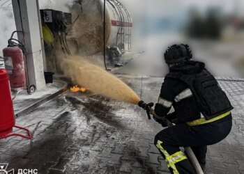 В Херсоне российский дрон атаковал АЗС: возник пожар. ФОТО