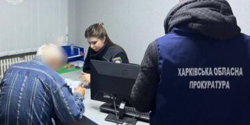 В Харькове директор госпредприятия незаконно начислил более 1,6 млн грн доплат «своим»